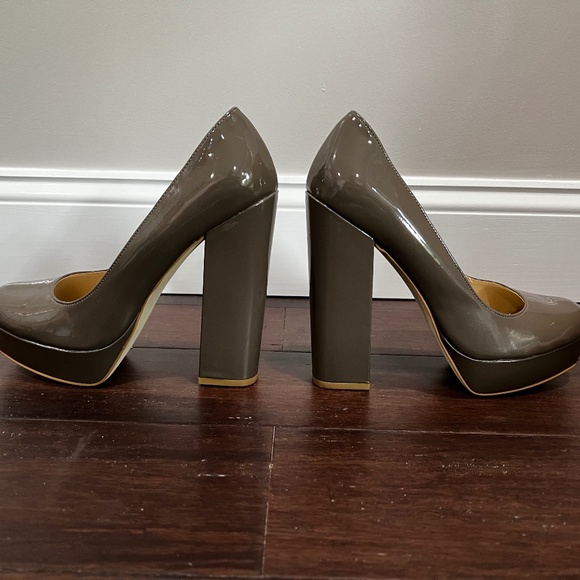 Mia Taupe Patent Leather Uptown Girl Chunky Platform Heel Size 8.5 - Picture 5 of 7